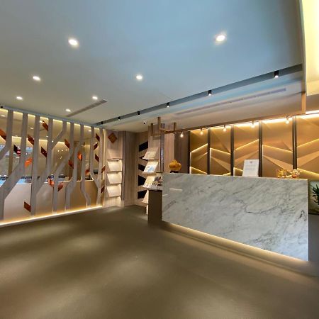 Chair Man Hotel Тайбэй Экстерьер фото
