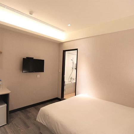 Chair Man Hotel Тайбэй Экстерьер фото