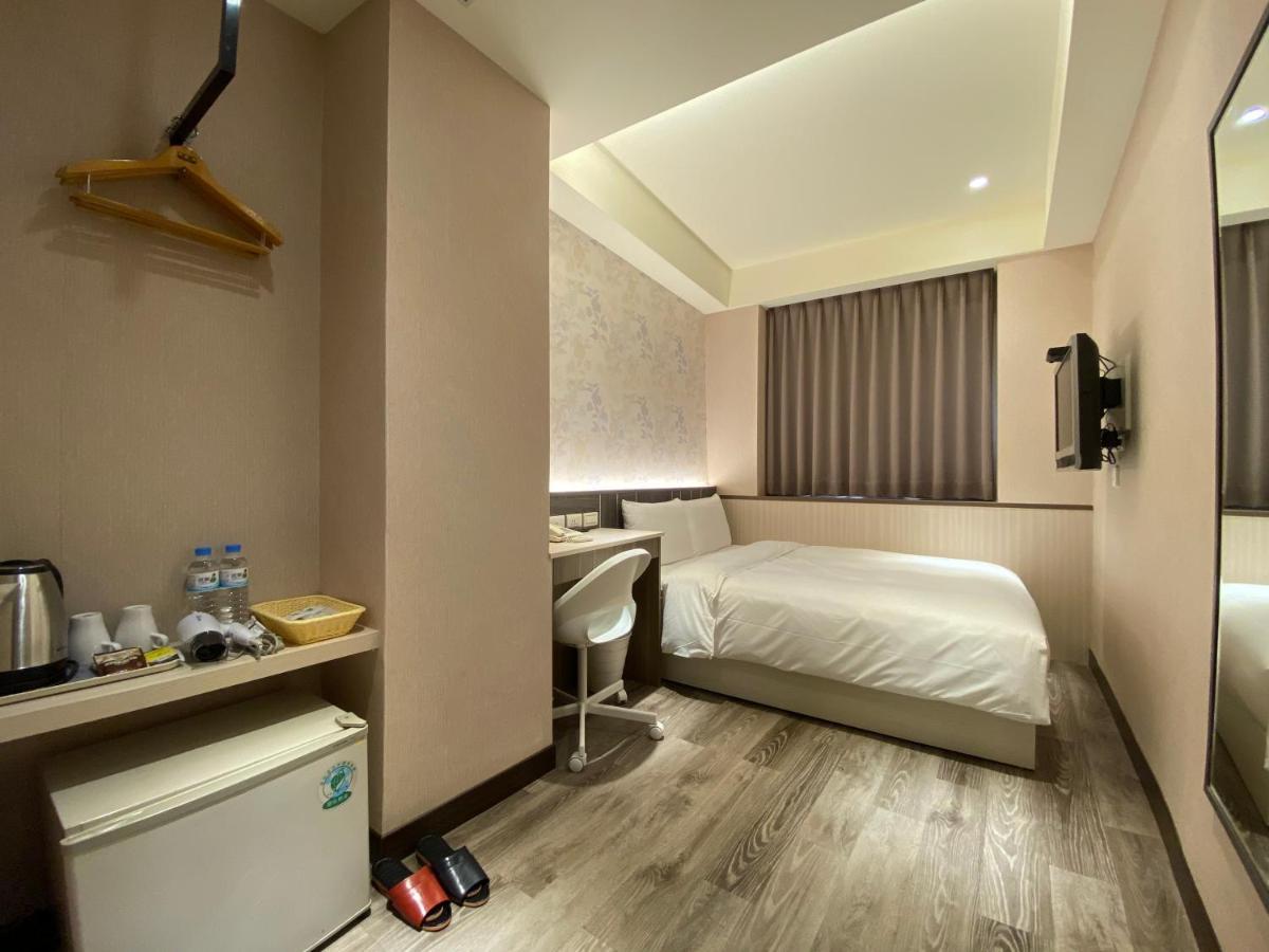 Chair Man Hotel Тайбэй Экстерьер фото