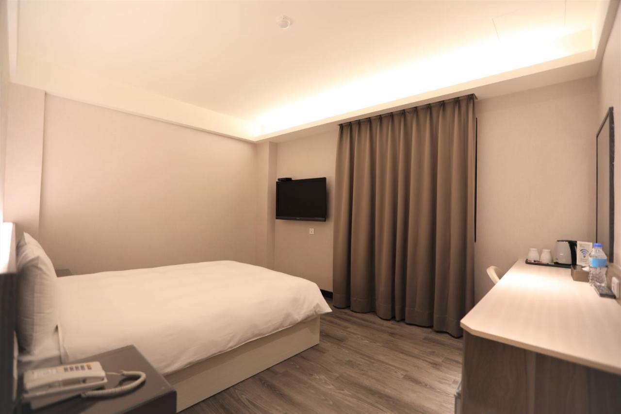 Chair Man Hotel Тайбэй Экстерьер фото