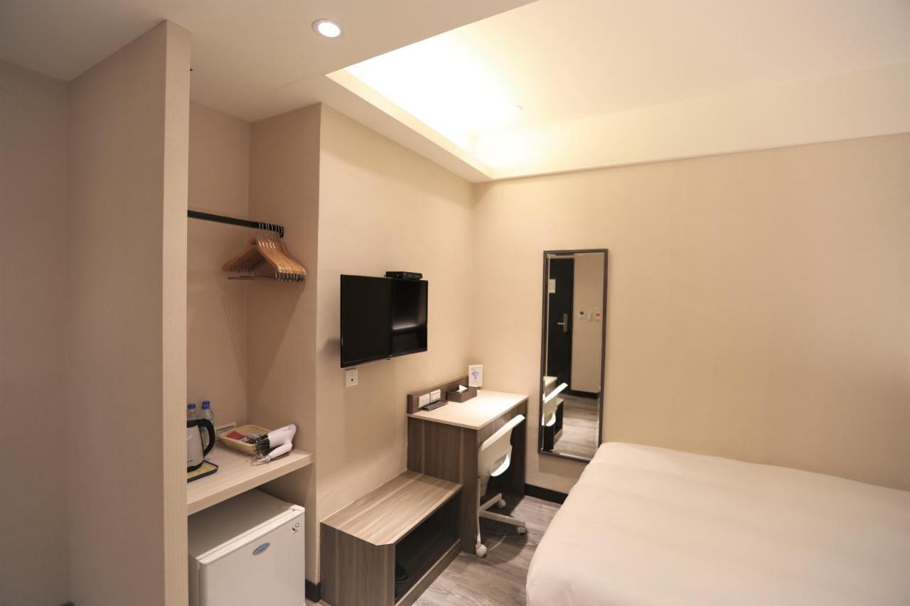Chair Man Hotel Тайбэй Экстерьер фото