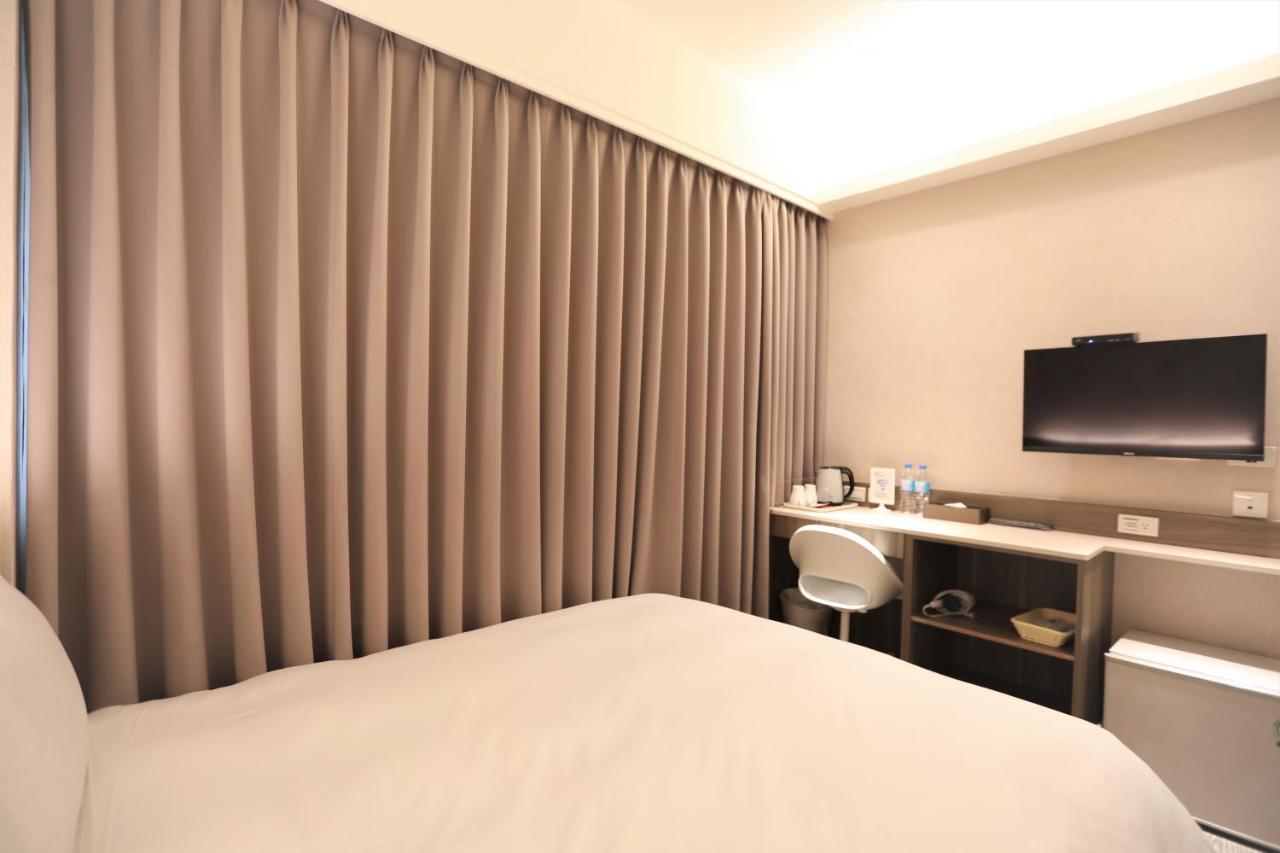 Chair Man Hotel Тайбэй Экстерьер фото