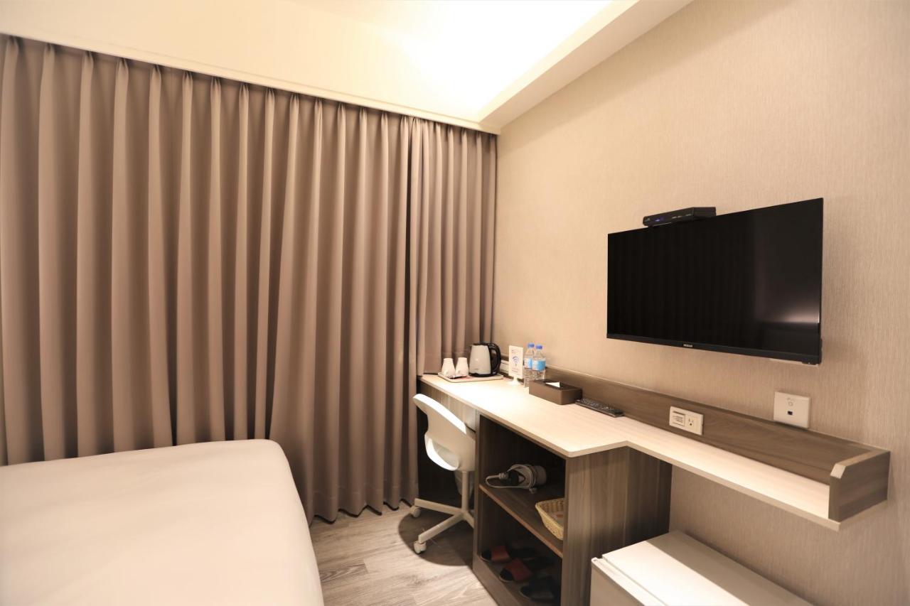 Chair Man Hotel Тайбэй Экстерьер фото