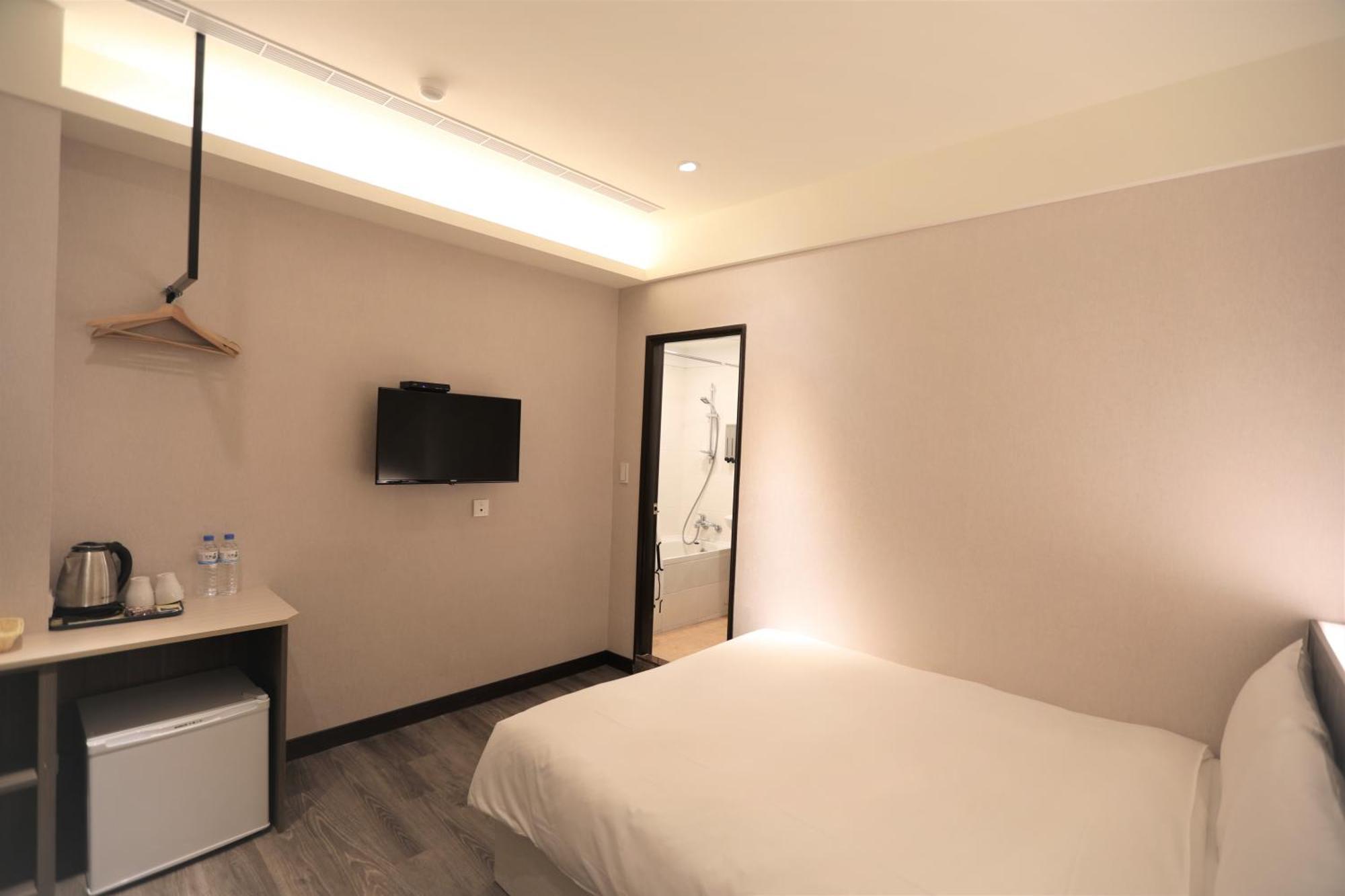 Chair Man Hotel Тайбэй Экстерьер фото